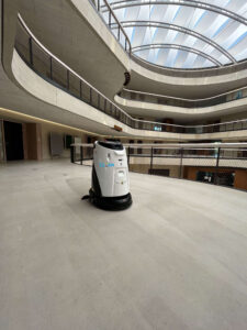 Reinigungsroboter der Firma Clean Excellence im Einsatz bei der Reinigung